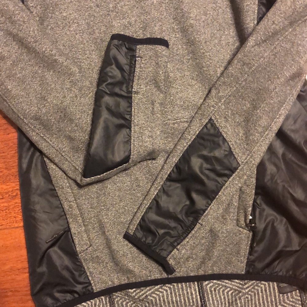 Under Armour black and grey pullover jacket. Size XS. - Picture 4 of 7